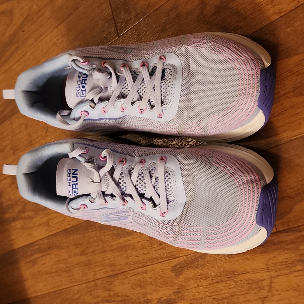 Skechers Go Run max cushion